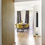 Karolina Lakefront With Private Garden & 아파트 *