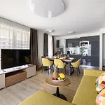 Karolina Lakefront With Private Garden & 아파트 *
