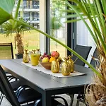 아파트 Karolina Lakefront With Private Garden & *