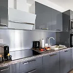 Karolina Lakefront With Private Garden &