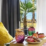Karolina Lakefront With Private Garden &