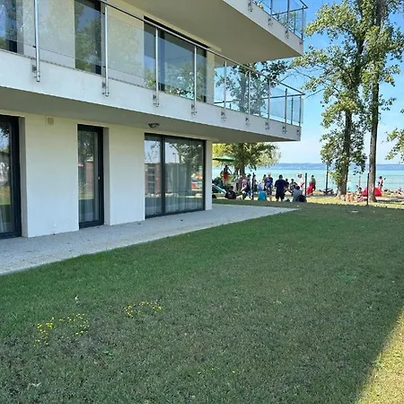 Karolina Lakefront Residence With Private Garden & Spa *