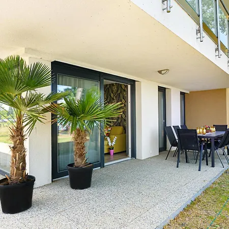 Karolina Lakefront With Private Garden & 시오포크