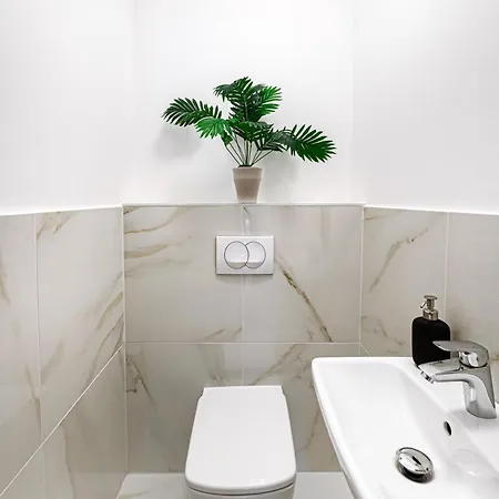 Apartment Karolina Lakefront With Private Garden