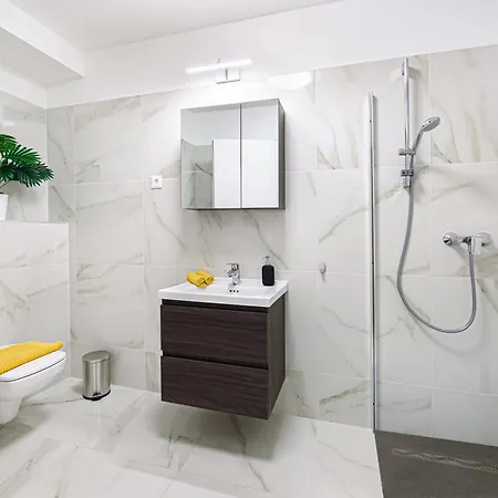Karolina Lakefront With Private Garden Апартаменты Шиофок
