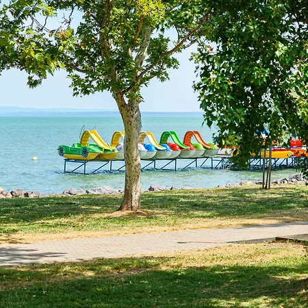 Апартаменты Karolina Lakefront Residence With Private Garden & Spa *