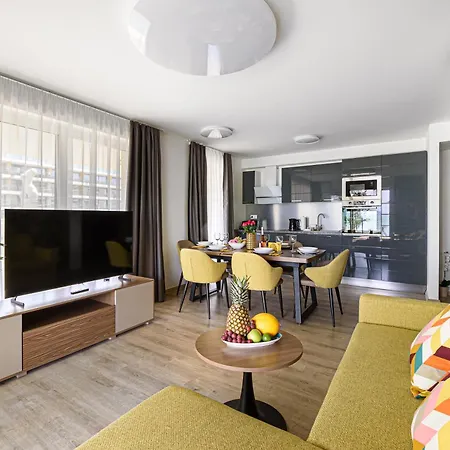 Karolina Lakefront With Private Garden & Apartament *