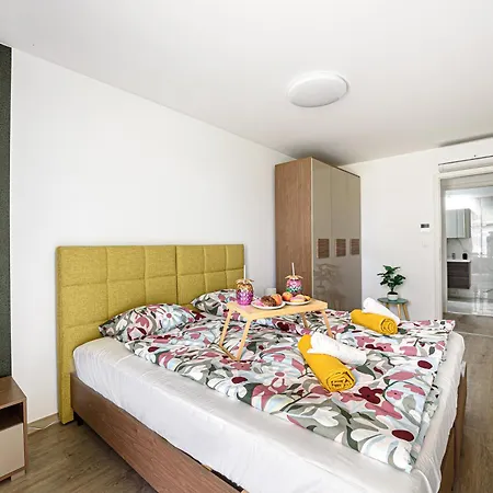 Apartment Karolina Lakefront With Private Garden Siófok