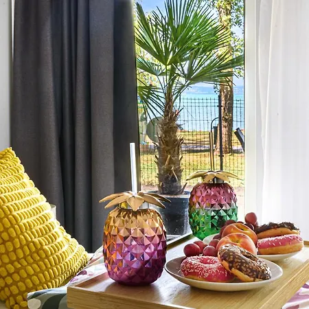 Karolina Lakefront With Private Garden &