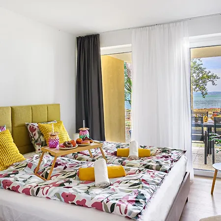 Karolina Lakefront Residence With Private Garden & Spa