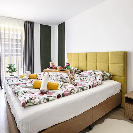 Апартаменты Karolina Lakefront Residence With Private Garden & Spa *