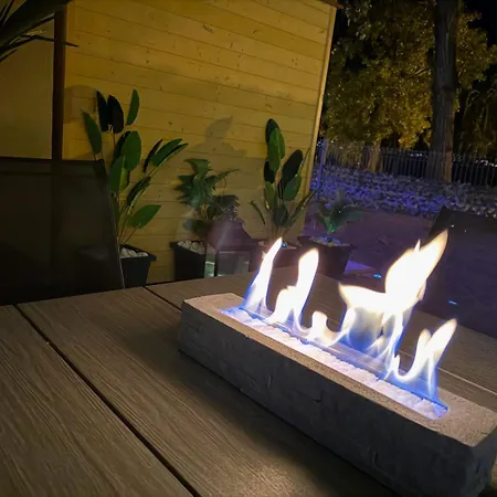 아파트 Karolina Lakefront With Private Garden & *