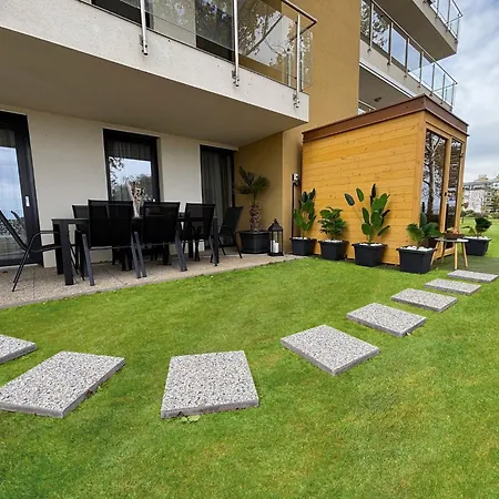 Karolina Lakefront Residence With Private Garden & Spa Apartamento *