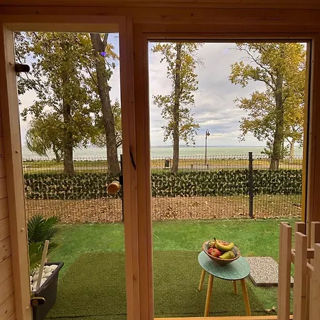 Karolina Lakefront Residence With Private Garden & Spa Шиофок