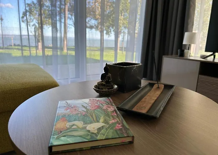 Karolina Lakefront With Private Garden & Апартаменты *