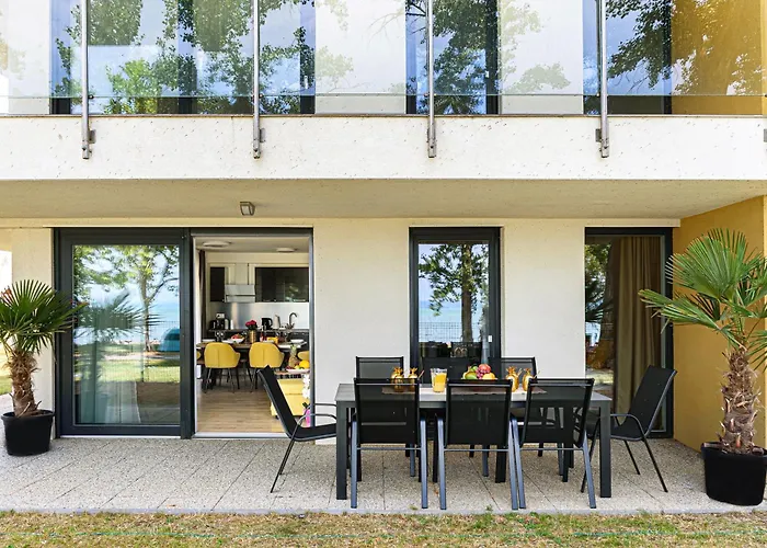 Apartamento Karolina Lakefront Residence With Private Garden & Spa Siófok
