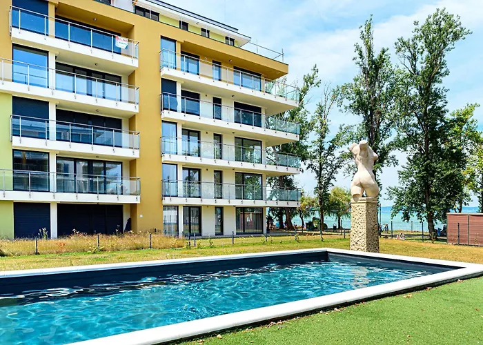 דירה Karolina Lakefront Residence With Private Garden & Spa שיופוק