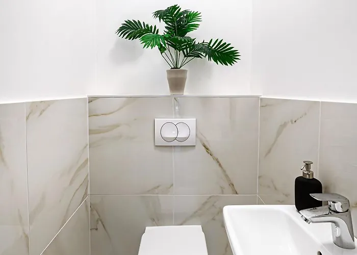 Apartamento Karolina Lakefront Residence With Private Garden & Spa