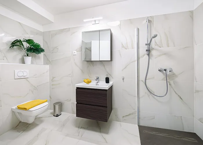 Karolina Lakefront Residence With Private Garden & Spa דירה שיופוק