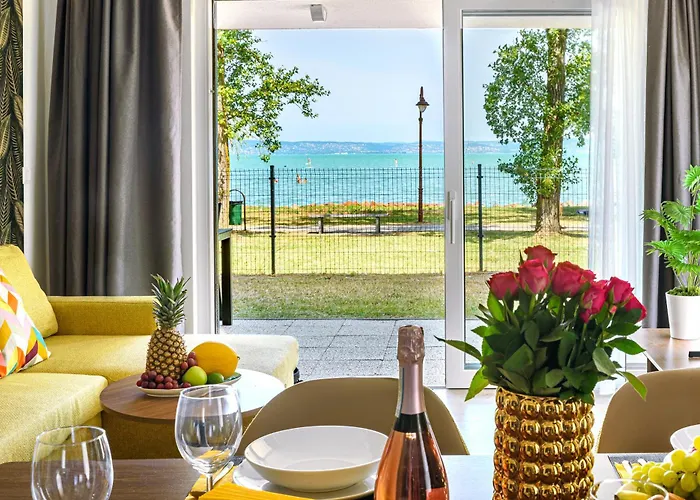 Karolina Lakefront With Private Garden & 아파트 *