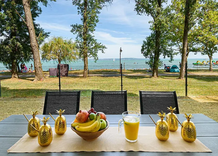 Karolina Lakefront With Private Garden & Apartment Siofok
