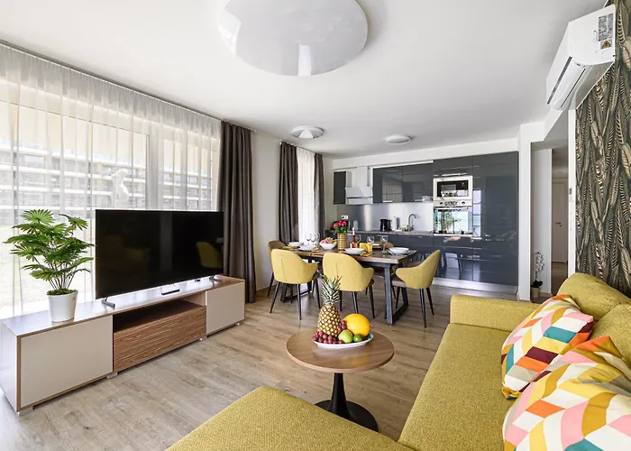 Karolina Lakefront Residence With Private Garden & Spa Apartamento *