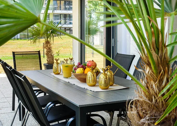 דירה Karolina Lakefront Residence With Private Garden & Spa *