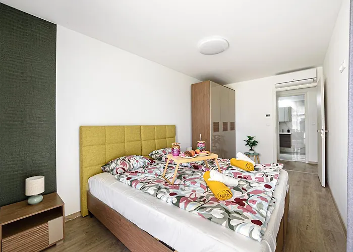 아파트 Karolina Lakefront With Private Garden & 시오포크