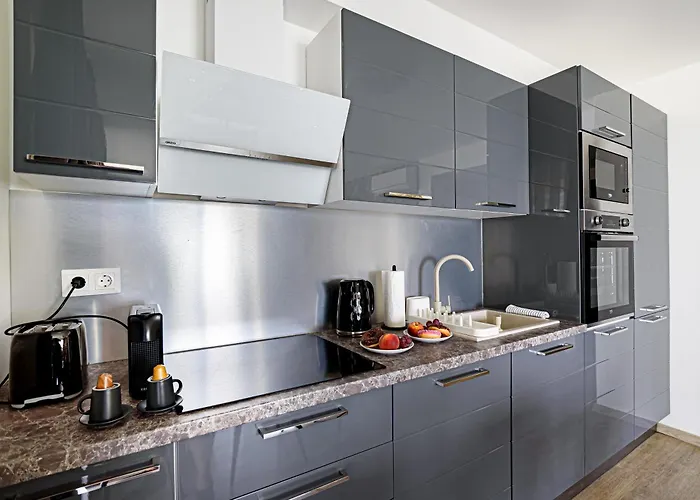 Karolina Lakefront With Private Garden &