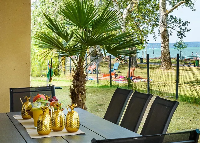 Karolina Lakefront Residence With Private Garden & Spa דירה *