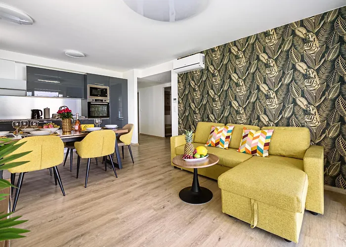 Karolina Lakefront Residence With Private Garden & Spa Siófok