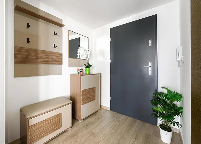 Apartamento Karolina Lakefront Residence With Private Garden & Spa Siófok