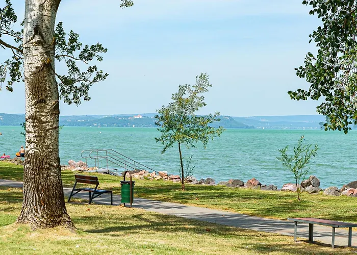 Karolina Lakefront Residence With Private Garden & Spa Siófok