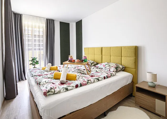 아파트 Karolina Lakefront With Private Garden & *