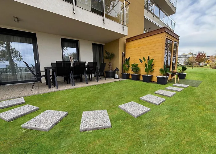 Karolina Lakefront Residence With Private Garden & Spa Apartamento *